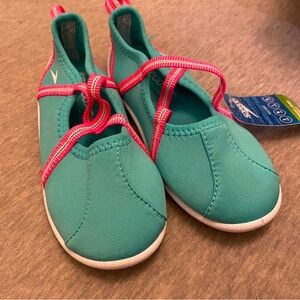 Speedo Toddler Girls Water shoes size 9/10